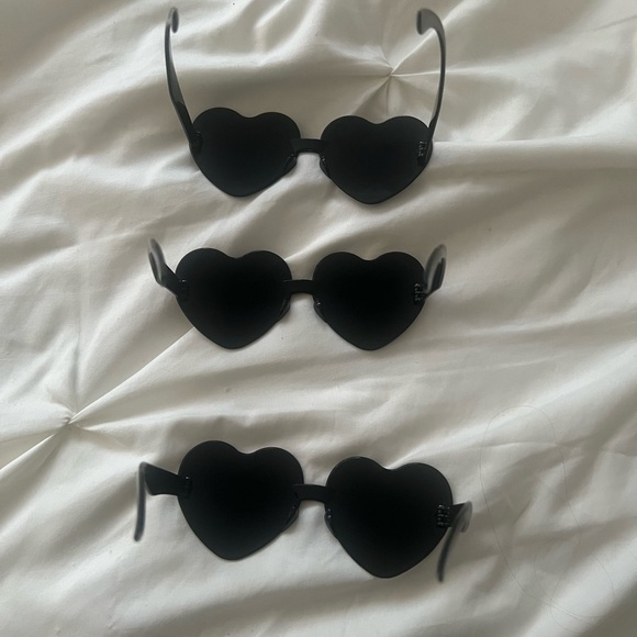 Black Heart Shaped Sunglasses - Picture 3 of 4